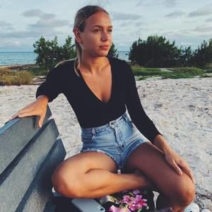 Meet your Posher, Olivia